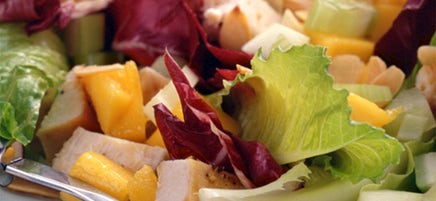 Salade de mangue et de poulet