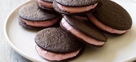 Mini-sandwichs glacés au gâteau au fromage à la framboise
