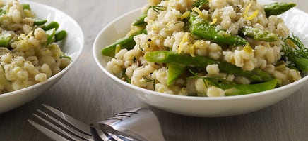 Risotto d’orge et de légumes printaniers