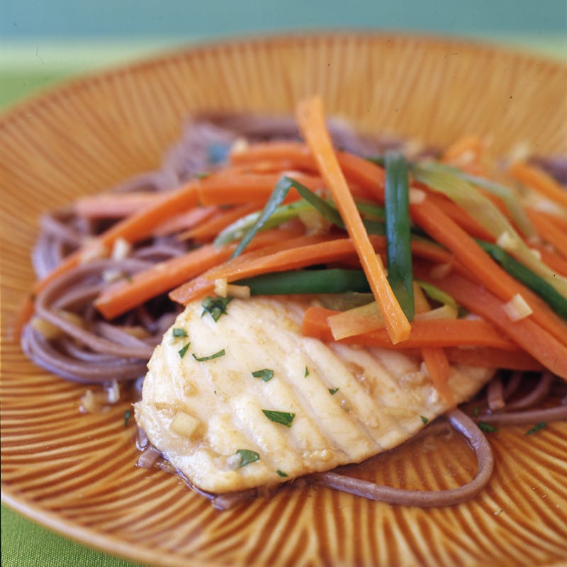 Photo of Tilapia poché à la citronnelle avec julienne de légumes by WW
