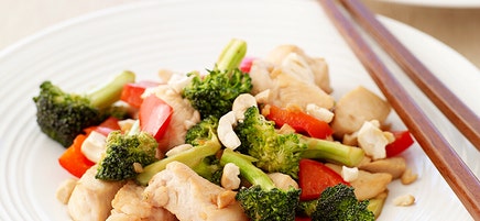 Stir-Fried Chicken with Broccoli, Red Peppers and Cashews