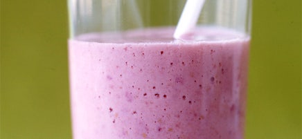 Raspberry-peach smoothie