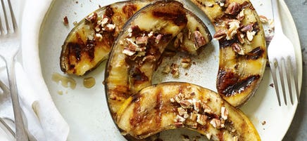 Bananes grillées à l’érable et aux pacanes