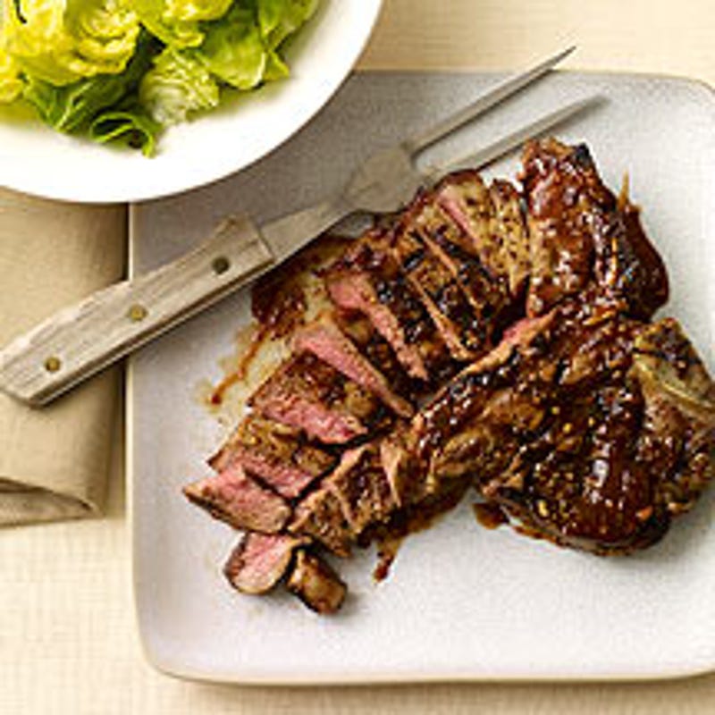 Photo de Grilled T-Bone Steak with Easy Barbecue Sauce par WW