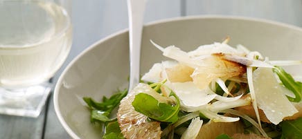 Salade de roquette au pamplemousse et au parmesan