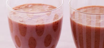 Boisson fouettée à la fraise et à la mangue