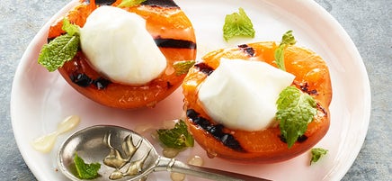 Grilled Apricot with Yogourt and Honey