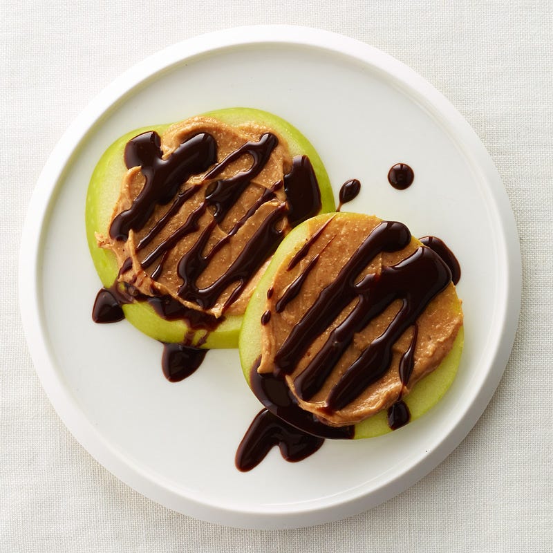 Tranches de pommes au chocolat et au beurre d’arachide