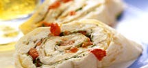 Poivron rouge grillé et roulades de roquette