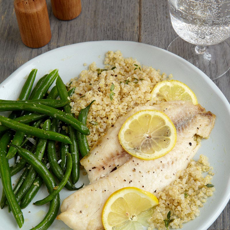 Photo de Tilapia au four avec quinoa et haricots verts à l’ail par WW