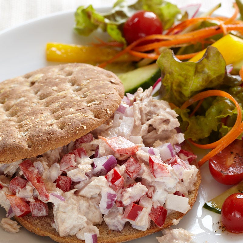 Sandwich au thon avec salade