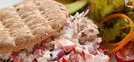 Sandwich au thon avec salade