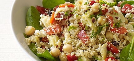 Salade méditerranéenne de couscous et de pois chiches