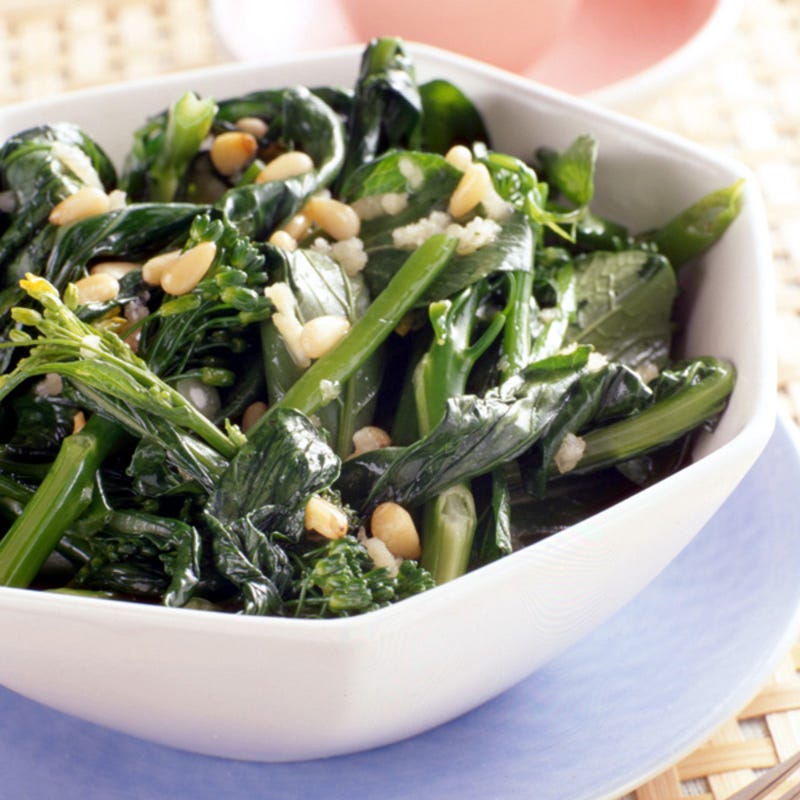 Photo de Rapini avec noix de pin par WW