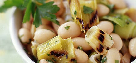 Salade de haricots et de poireau grillé