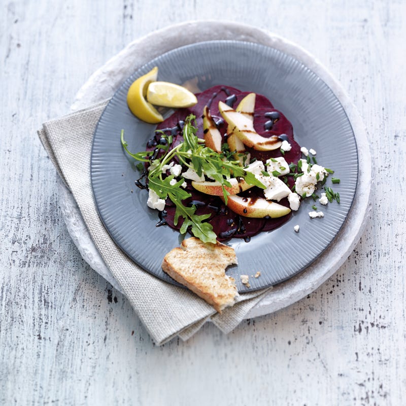 Randen-Carpaccio mit Birnen und Ziegenkäse