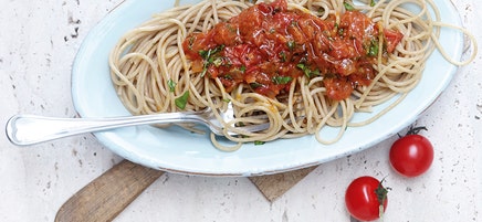 Vollkornspaghetti mit Tomaten-Basilikum-Sugo