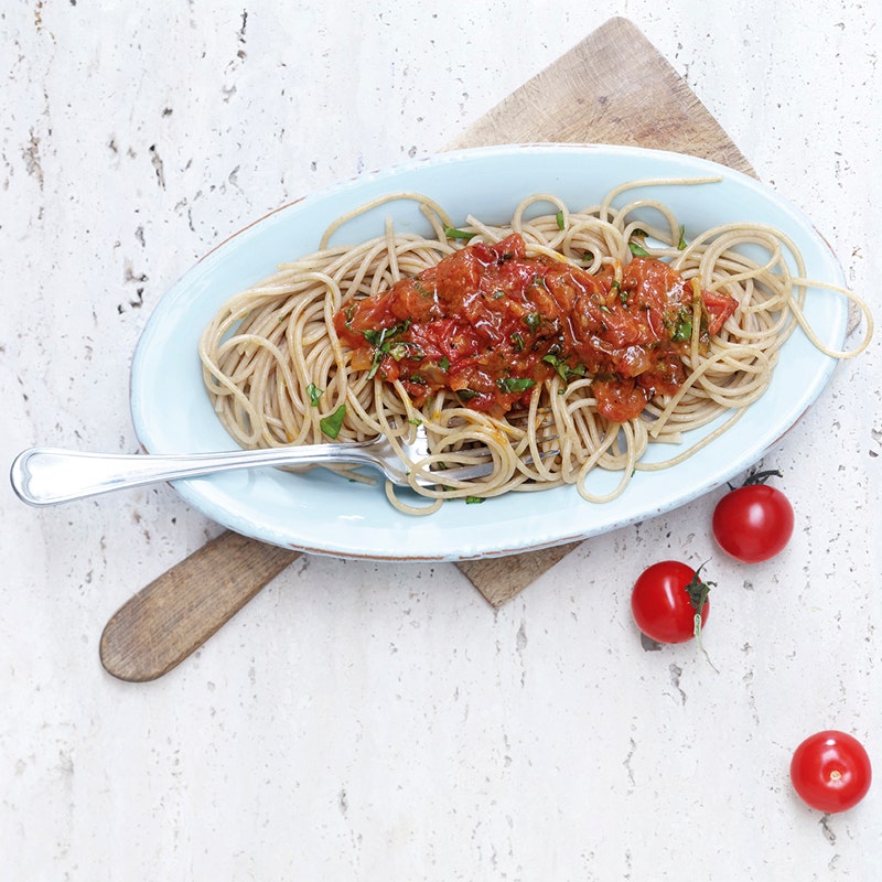 Vollkornspaghetti mit Tomaten-Basilikum-Sugo