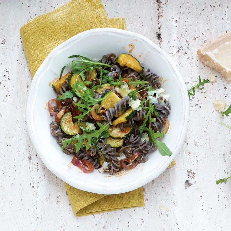 Linsenfusilli mit Zucchini