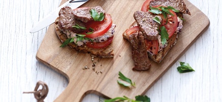 Bouchées de steak sur tartine