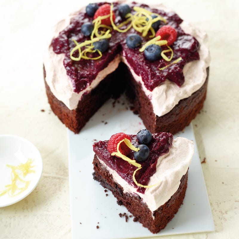 Schoko-Creme-Torte mit Beerenspiegel