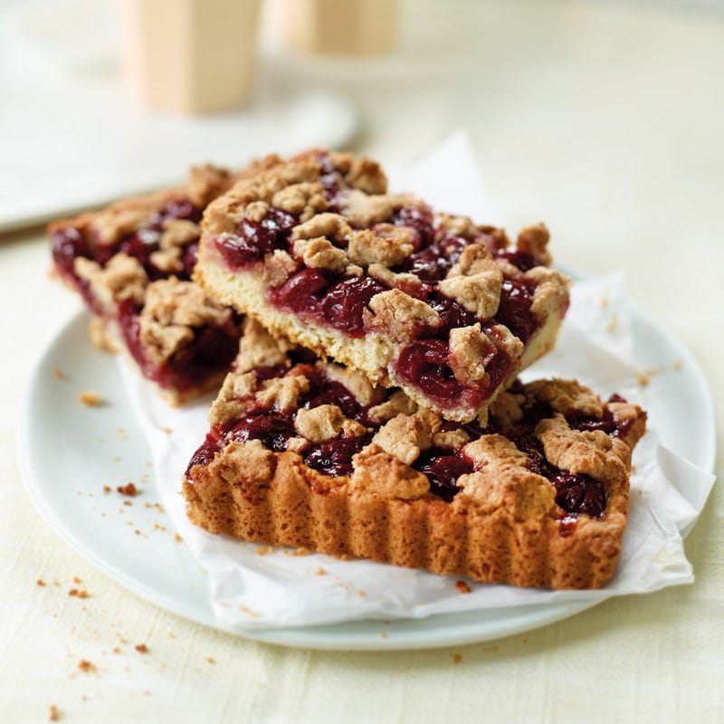 Kirsch-Streuselkuchen mit Basilikum