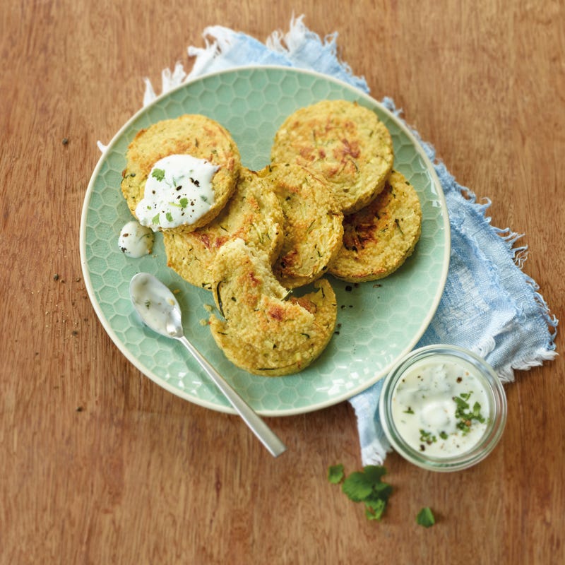 Couscous-Zucchini-Taler mit Dip
