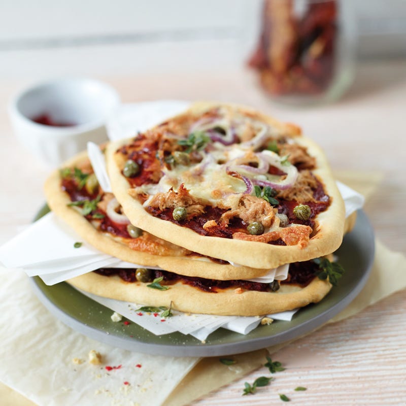 Thunfisch-Pizzafladen mit Kapern