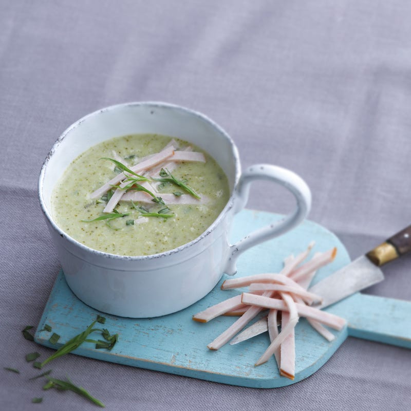Cremige Broccolisuppe mit Geflügelbrust