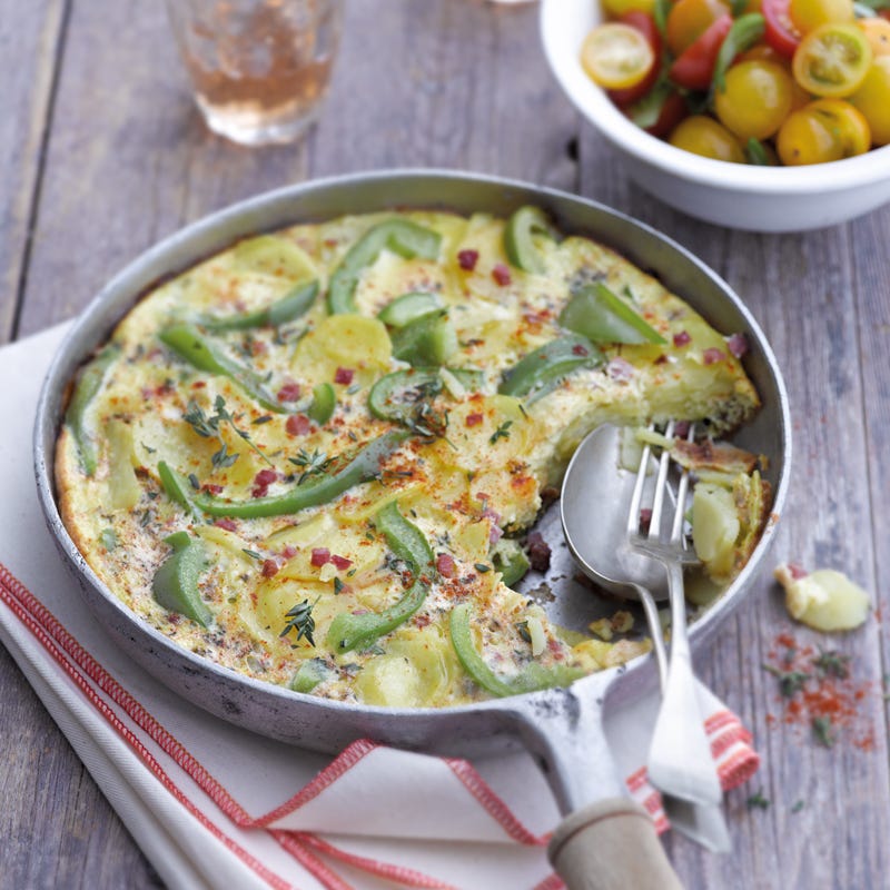 Spanische Bauernpfanne mit Tomatensalat