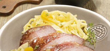 Gänsebrust mit Orangensauce und Rotkohlsalat