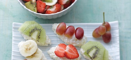 Nigiris de riz au lait et salade de fruits