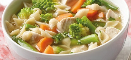 Pouletsuppe mit Teigwaren