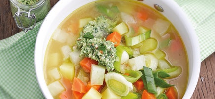 Kohlrabi-Lauch-Eintopf mit Petersilienpesto