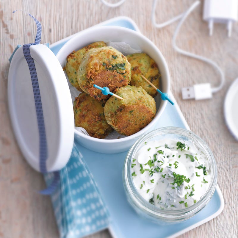 Kichererbsenbällchen mit Kräuterdip