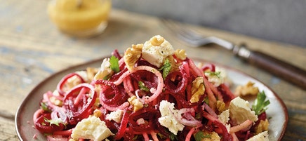 Randensalat mit Feta und Baumnüssen