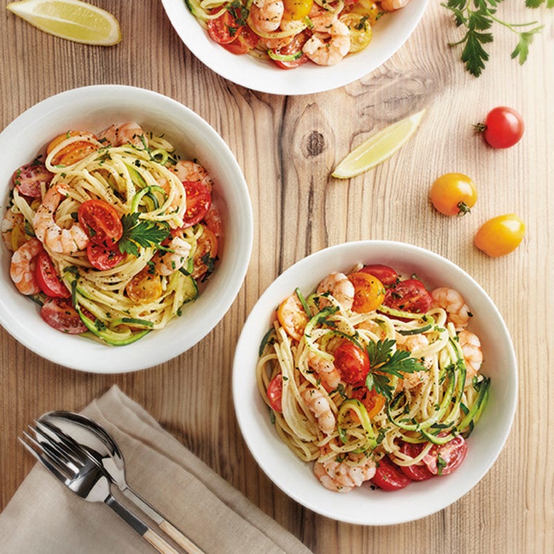 Zucchinispaghetti mit Crevetten und Tomaten