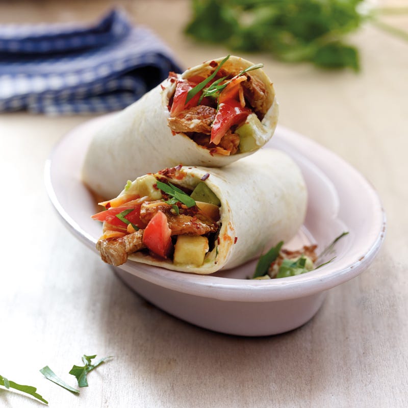 Avocadowrap mit pikanten Trutenbruststreifen