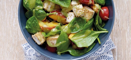 Salade estivale à la pêche et au tofu