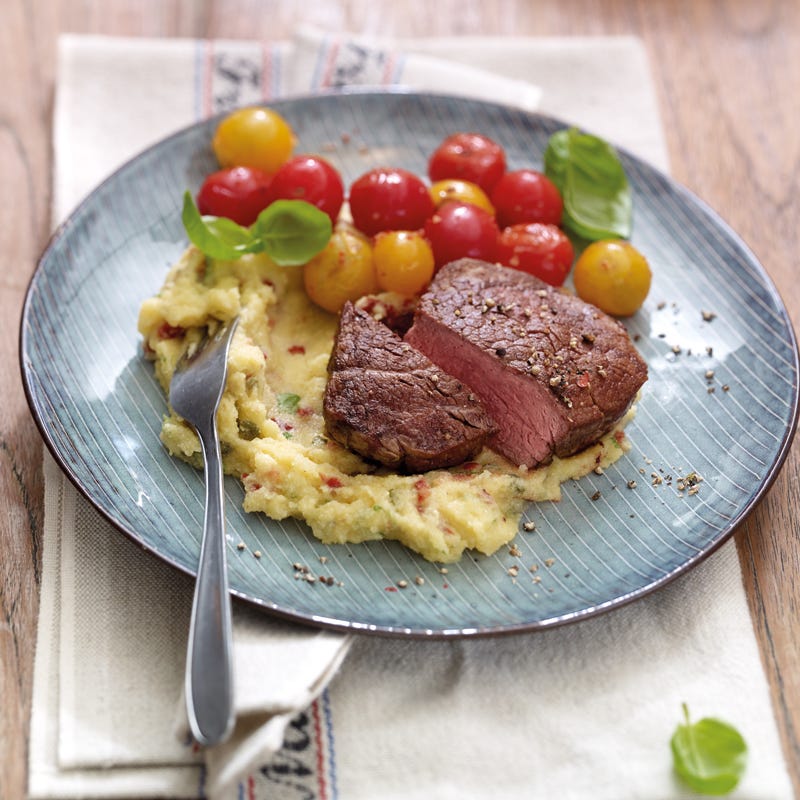 Rindssteaks mit mediterraner Polenta und Schmortomaten