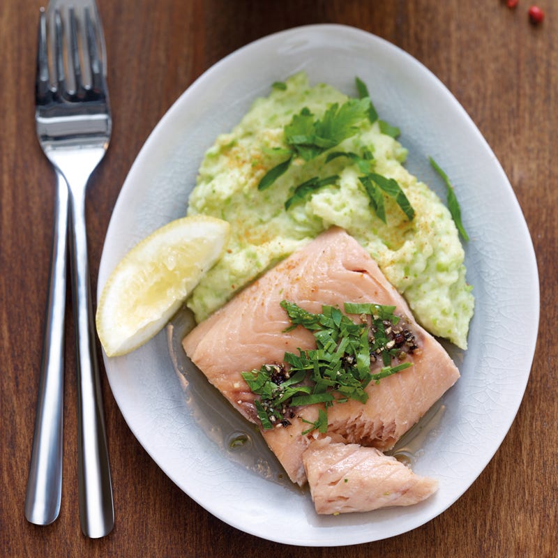 Pochierter Lachs mit Erbsen-Petersilien-Püree