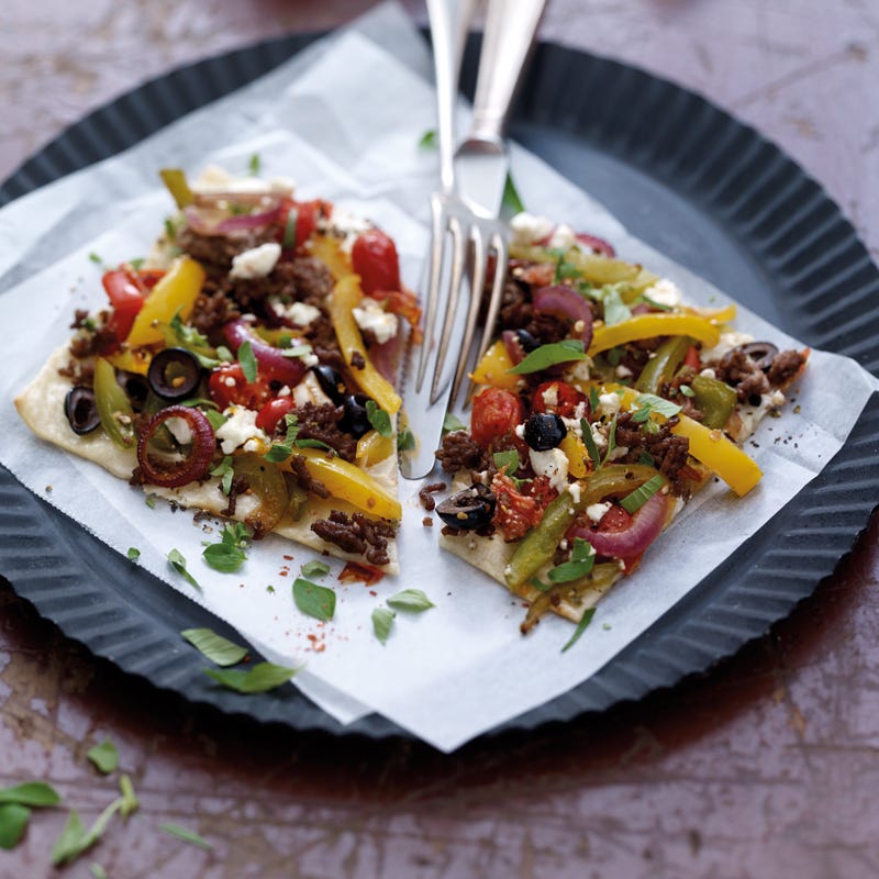 Griechischer Flammkuchen mit Hackfleisch