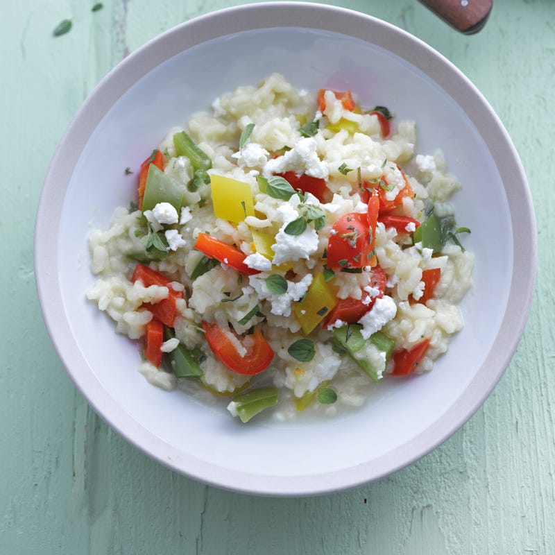 Buntes Peperonirisotto mit Schafskäse