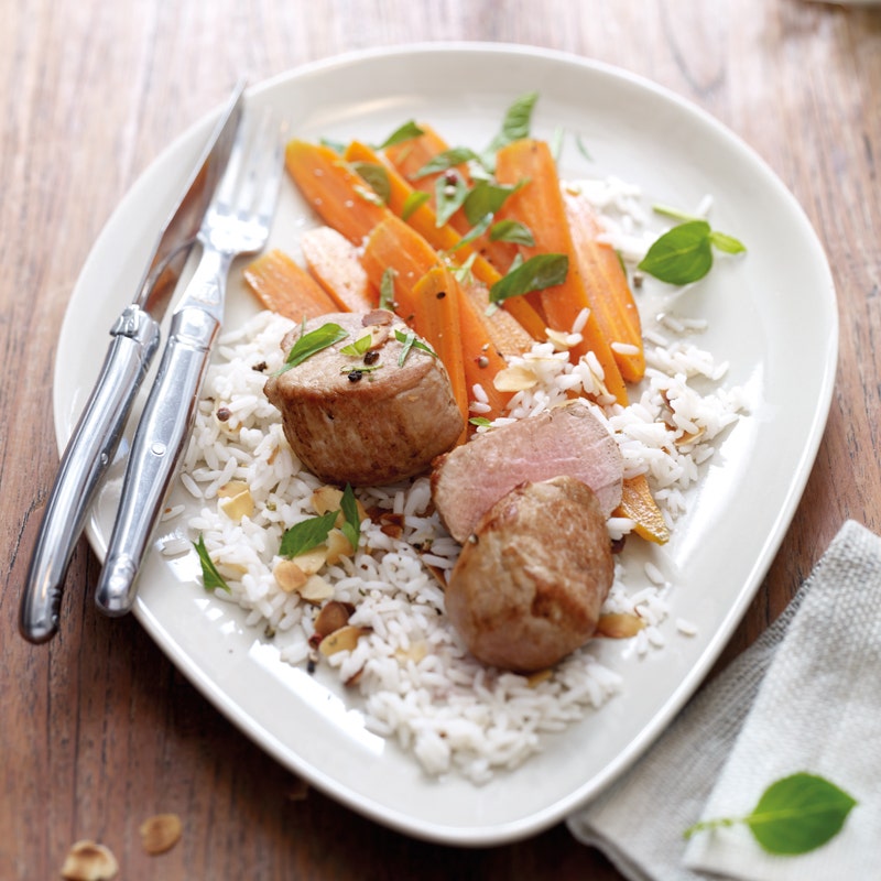 Schweinsmedaillons mit Vanillekarotten und Mandelreis