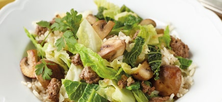 Reis-Wirsing-Pfanne mit Hackfleisch