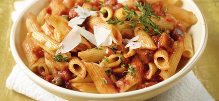 Penne mit fruchtigpikanter Tomatensauce