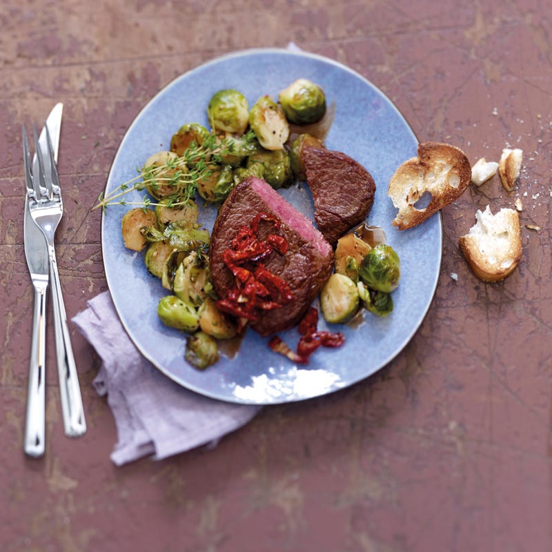Tomatensteak mit Thymianrosenkohl