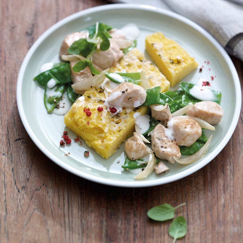Polentaschnitten mit Kefen-Poulet-Ragout