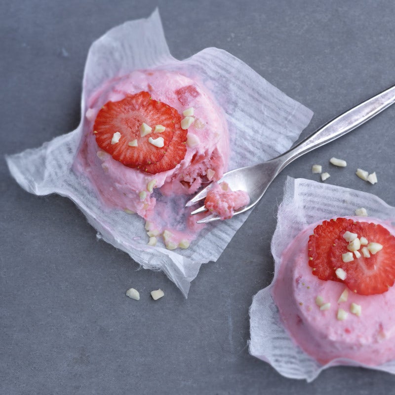 Mini-Glacetörtchen mit Erdbeeren