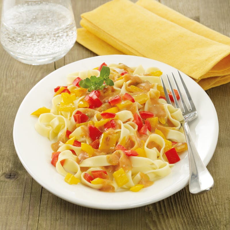 Foto Nudeln mit Peperoni-Mandel-Sauce von WW